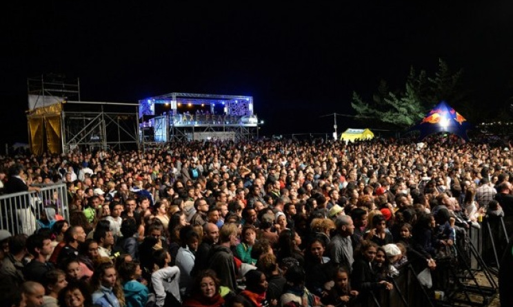 Les spectateurs pendant un concert au Sakifo Musik Festival (ph) Effetpei.re