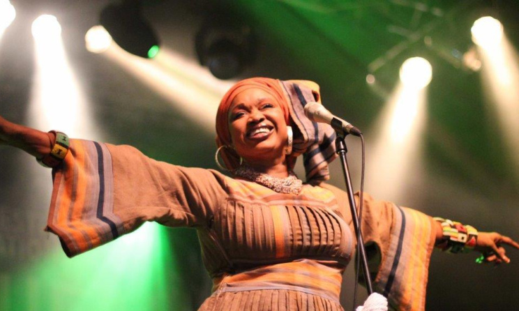 Oumou Sangaré. (ph) Chloé Sondervorst