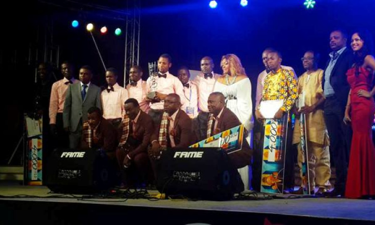 Photo de famille avec le quartet Zu, vainqueur du Gospel Day en 2014. (ph) Adiac-Congo