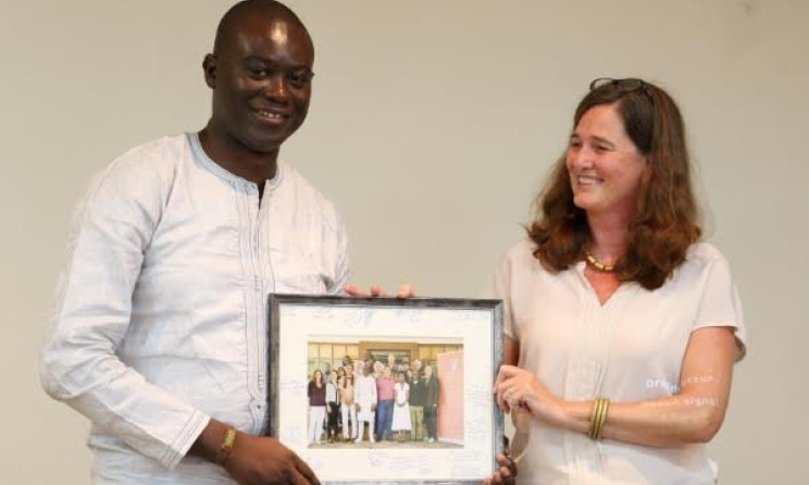 Henrike Grohs avec le Président de la Fondation Music In Africa Ribio Nzeza Bunketi Buse à la 3e AG au Cameroun en 2015.