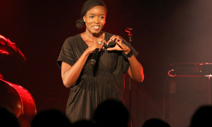 Awa Ly une chanteuse de coeur (Crédit-photo : Eric Fournier)