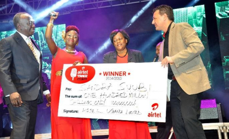 Airtel Uganda COO Diego Javier hands a cheque to Sandra Suubi, local winner of Airtel Trace Music Star, and her family.