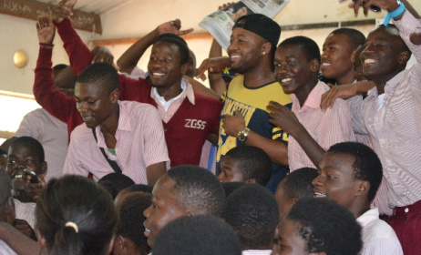 Cassper Nyovest flanked by Zingwangwa secondary school students. Photo by Kamzati Konyani