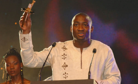 Kunle Ayo accepts his Kora Award in 2004. Photo: www.koraawards.com