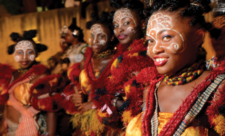 Danseuses traditionnelles. (ph) kwekudee-tripdownmemorylane.blogspot.com