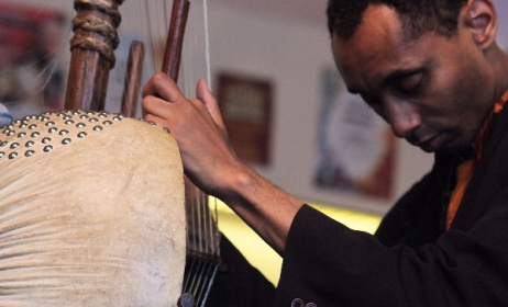 Kora master and educator Tunde Jegede. Photo: Richard Kaby/Wikipedia