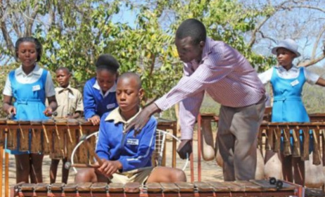 Music classes at the Zimbabwe Academy of Music. Photo: www.zimbabwemusicacademy.org