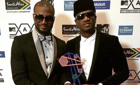 P-Square with one of the their two MAMA 2015 trophies.