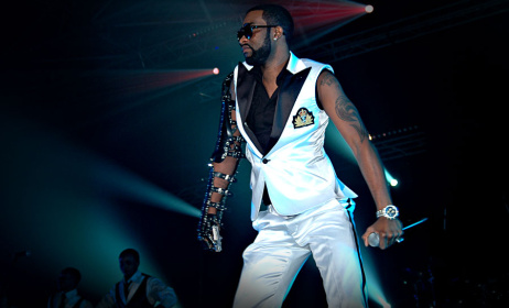 Fally Ipupa lors d'un concert. (ph) Jewanda Magazine