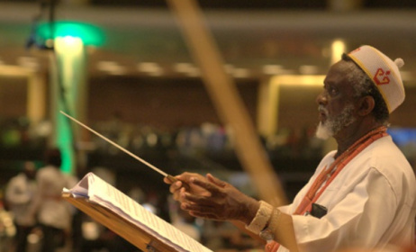 Laz Ekwueme conducting a session