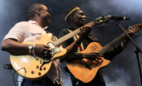 Kunle Ayo and Oliver Mtukudzi at Moretele Park. Photo: David Durbach