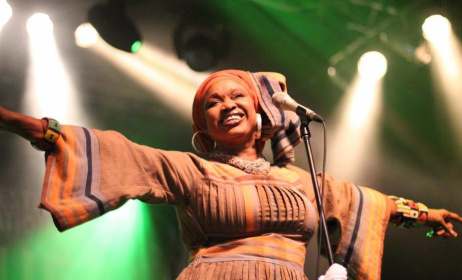 Oumou Sangaré. (ph) Chloé Sondervorst