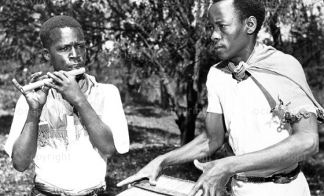 Kenyan musicians playing side-blown flute and Kayamba raft rattle. Photo: www.http://ilam.africamediaonline.com/