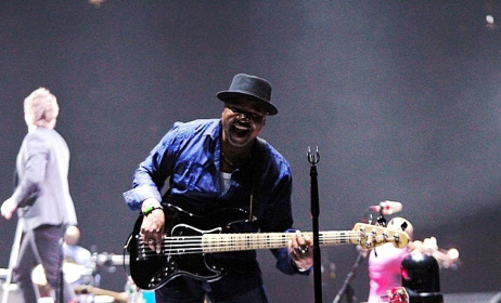 André Manga, bassiste camerounais et l'un des initiateurs de Jazzyques.237. Photo par Camera Stacey