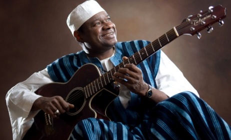 Guinean guitarist Alpha Yaya Diallo. Photo: www.edmontonfolkfest.org