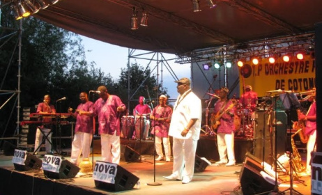 Le Poly-rythmo de Cotonou à Paris en 2012. (Photo) : Julien Legros