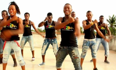 (Photo):Screen capture of Toofan video clip « Soldats du Cool-Catché »