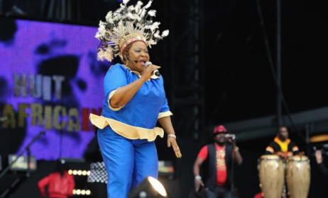 La chanteuse gabonaise Patience Dabany lors d'un concert. Photo: DR