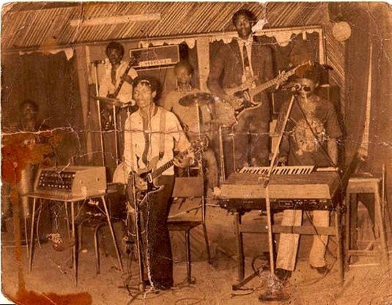 Wrinkars Experience on stage, 1972. Image courtesy of Uchenna Ikonne
