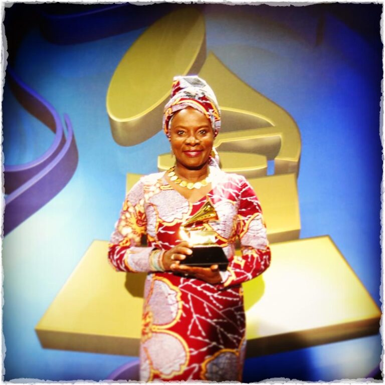 Angélique Kidjo (Photo source: Facebook Officiel)