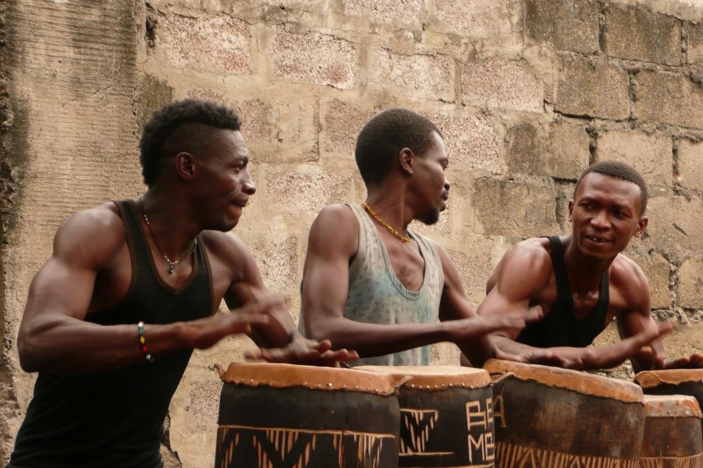 batteurs du groupe beta mbonda à Kinshasa (c) Music Fund