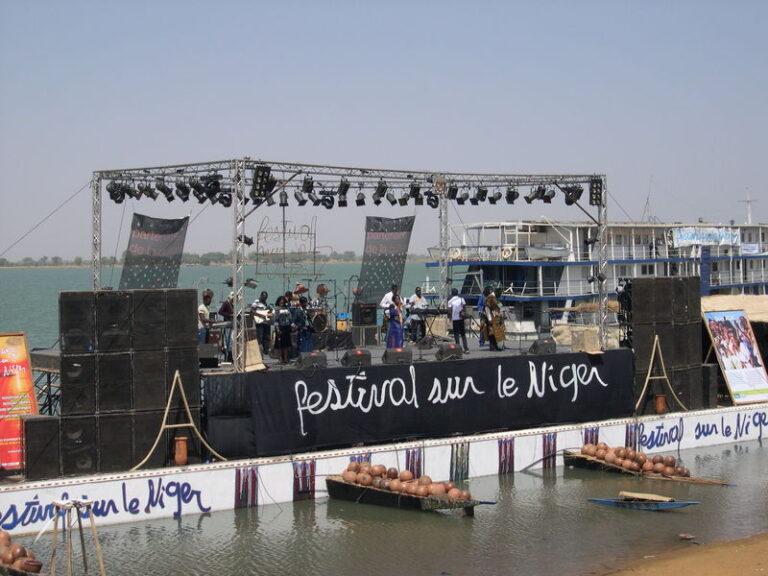 Estrade Festival sur le Niger