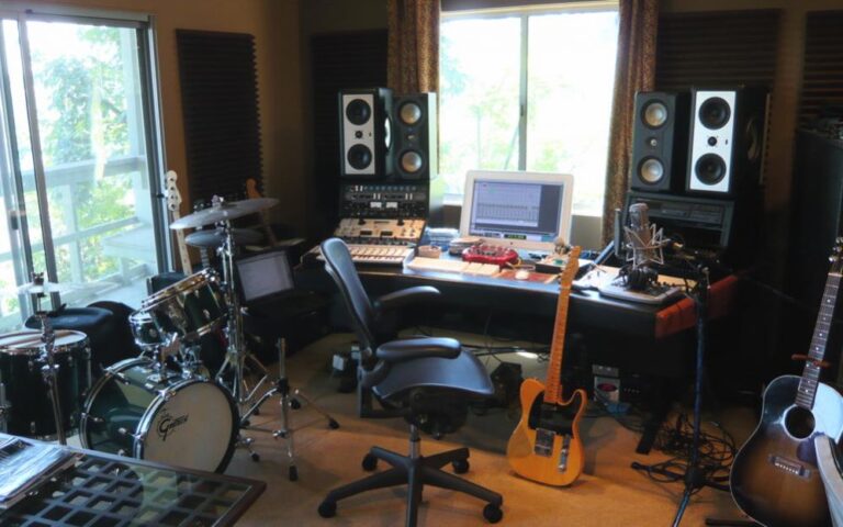 Home studio (c) www.gearslutz.com