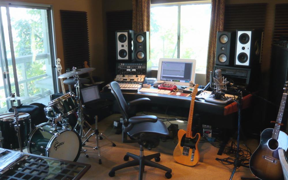 Home studio (c) www.gearslutz.com