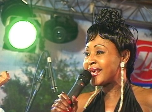 Mbilia Bel, chanteuse de la RD.Congo. (ph). www.http://voyage.e-monsite.com