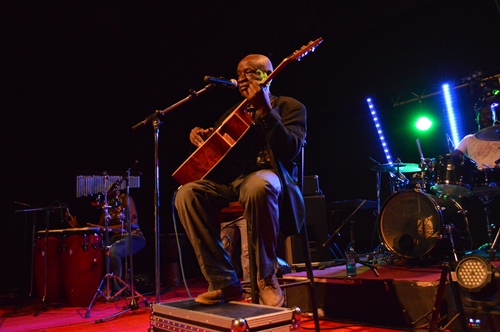 Ochieng Nelly playing at Choices Club
