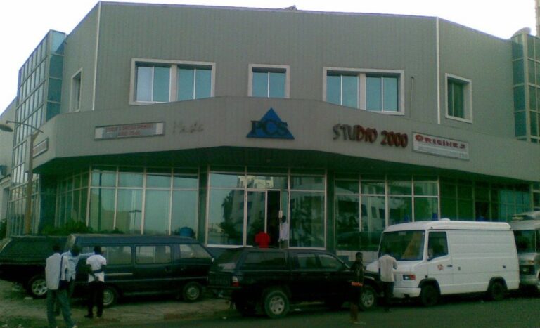 Studio 2000