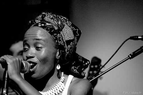 Tita Nzebi, artiste du Gabon. (ph) www.africavivre.com