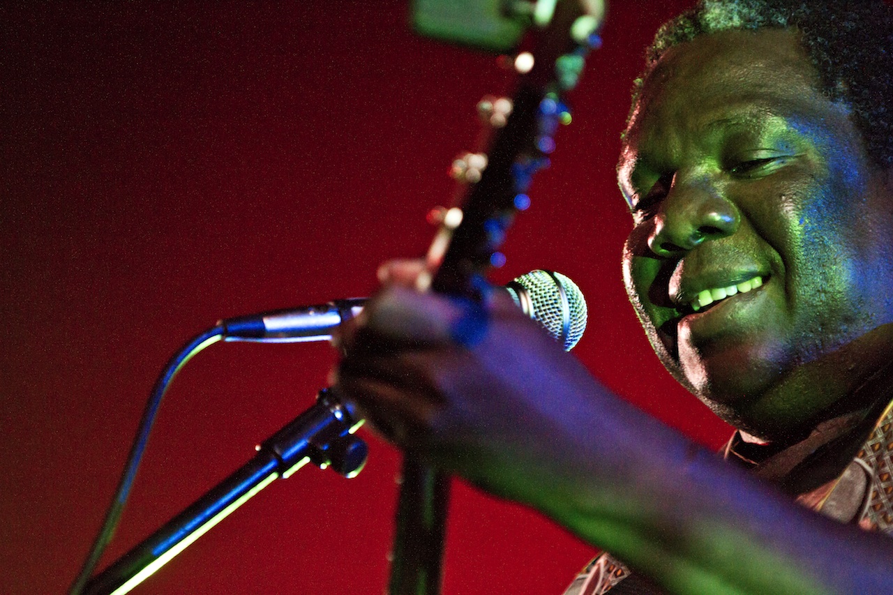 Vusi Mahlasela