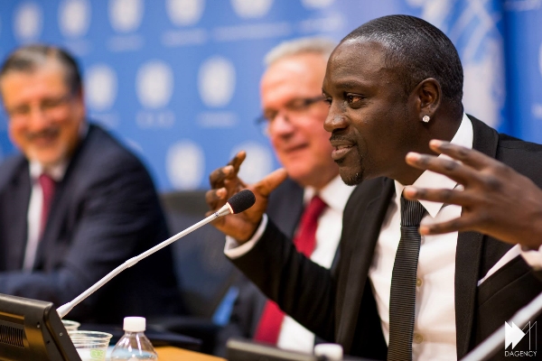 Akon speaking in New York recently. Photo: www.akonlightingafrica.com