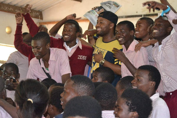 Cassper Nyovest flanked by Zingwangwa secondary school students. Photo by Kamzati Konyani