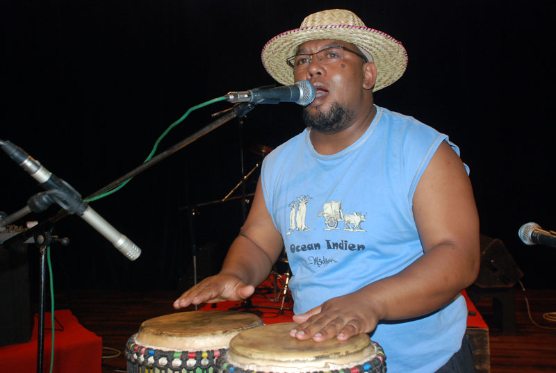 Groupe Olombelo Ricky