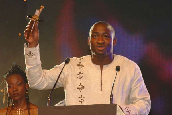 Kunle Ayo accepts his Kora Award in 2004. Photo: www.koraawards.com