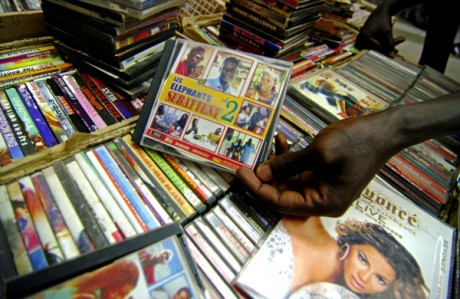 boutique de vente CD et DVD (ph) www.slateafrique.com