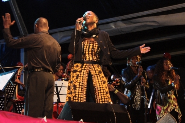 Mozambican star Mingas at Azgo. Photo: Elang Basadi