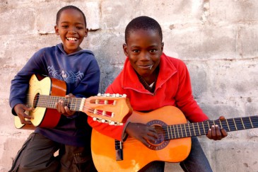 (ph) www.playingforchange.com