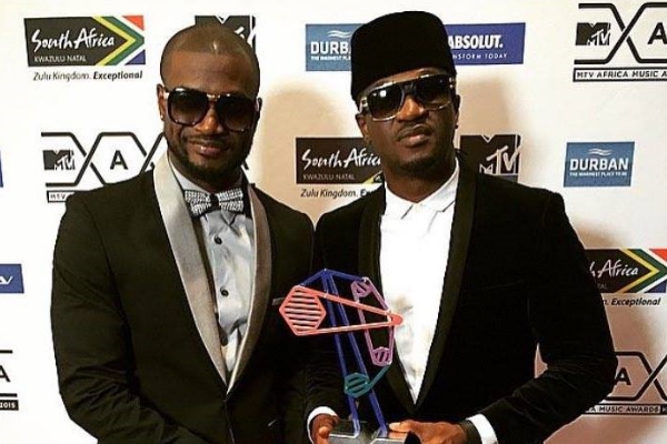 P-Square with one of the their two MAMA 2015 trophies.