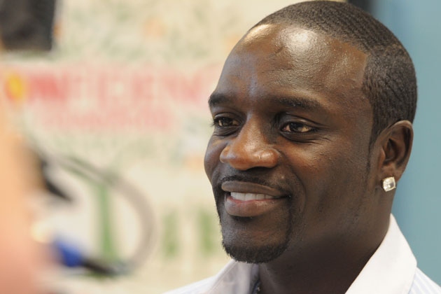 Akon, l'un des initiateurs du projet Akon Lighting Africa (ph) Nofi