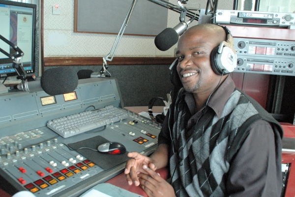 Lloyd Phiri, MIJ (Malawi Institute of Journalism) Radio. Photo: blog.worldvision.org