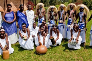 Un des plus anciens groupes de musique et de danse rwandais est la Troupe de Danse Intore