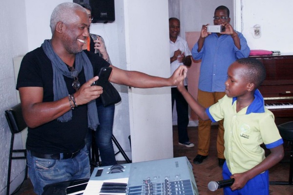 Jonathan Butler during his master class in Maputo. Photo: MoreJazz