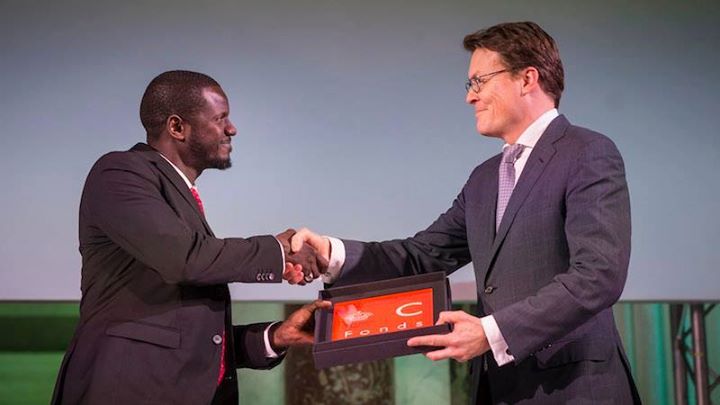 Djily Bagdad, recevant le prix Prince Claus 2015