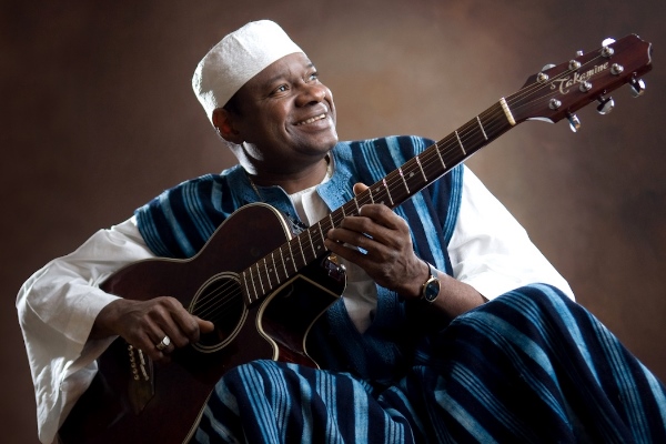 Guinean guitarist Alpha Yaya Diallo. Photo: www.edmontonfolkfest.org