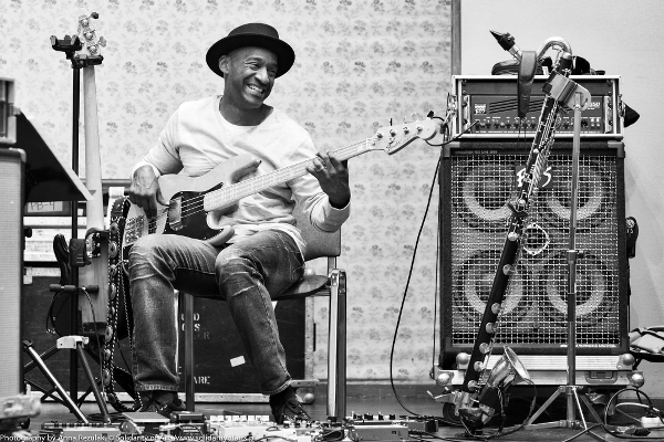 Le bassiste et compositeur américain Marcus Miller. (Ph) forums.ernieball.com