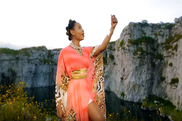 Yemi Alade sur la vidéo "Na Gode"