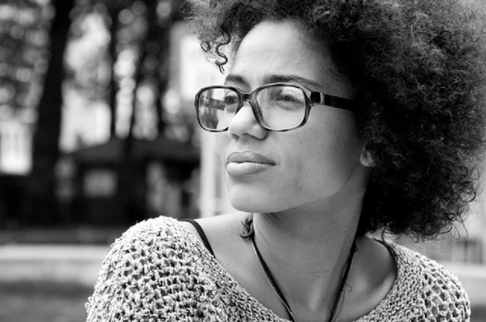 La chanteuse Nneka - www.1musicnetworks.tv